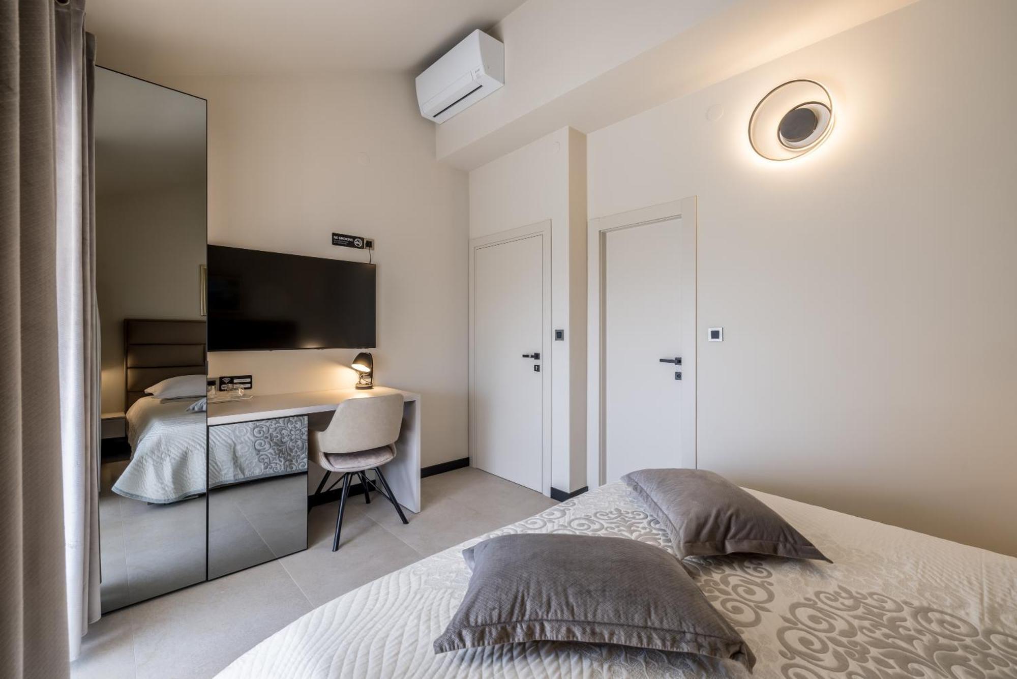 Guesthouse Rooms Split Bed & Breakfast Split